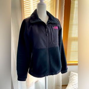 *Like New* Women’s North Face Denali w/Pink Logos